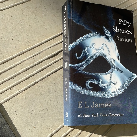 4 for $20 - Paperback book - fifty shades darker by EL James - Picture 3 of 8